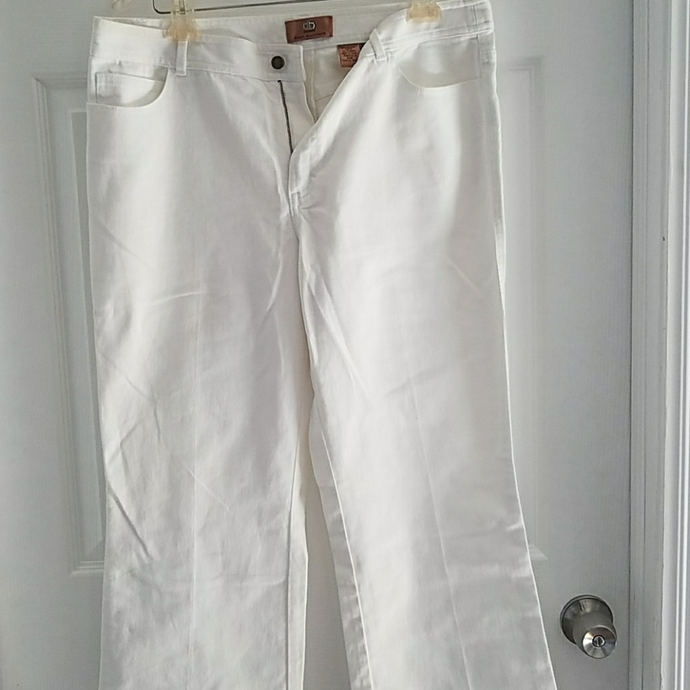 Dana Buchman white denim jeans